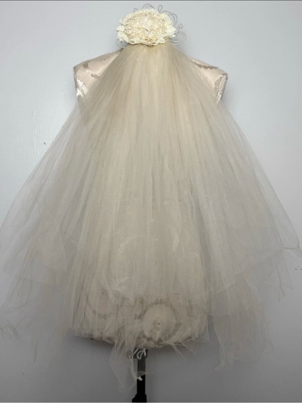 Vtg 50-60s Ivory Bridal Veil Floral Headpiece Pearl Beaded Lace Wedding Comb 32”